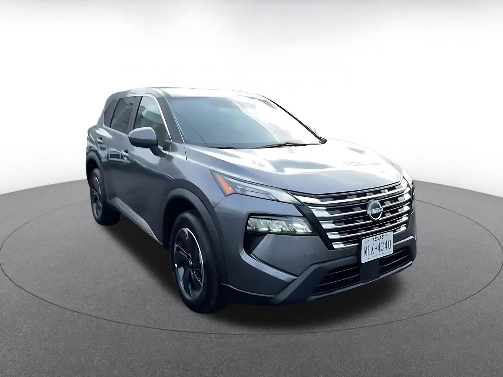 Used 2025 Nissan Rogue SV image 3