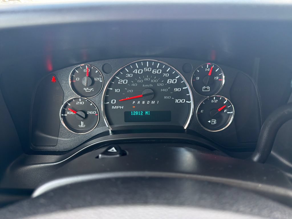 Used 2025 Chevrolet Express 2500 w/ Driver Convenience Package RWD image 10