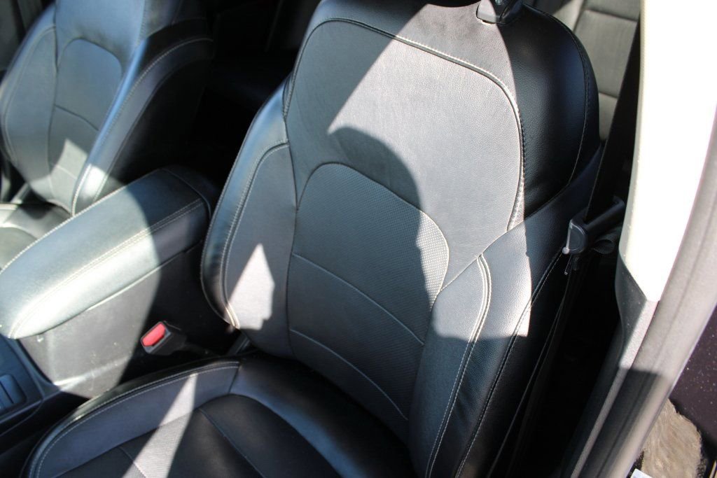 Used 2020 Ford Escape Titanium image 26