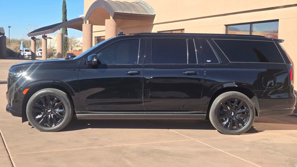 Used 2023 Cadillac Escalade ESV Sport Platinum AWD/4WD image 4