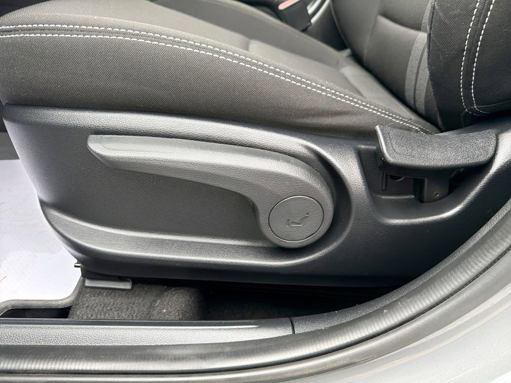 Certified 2022 Hyundai Venue SEL image 16