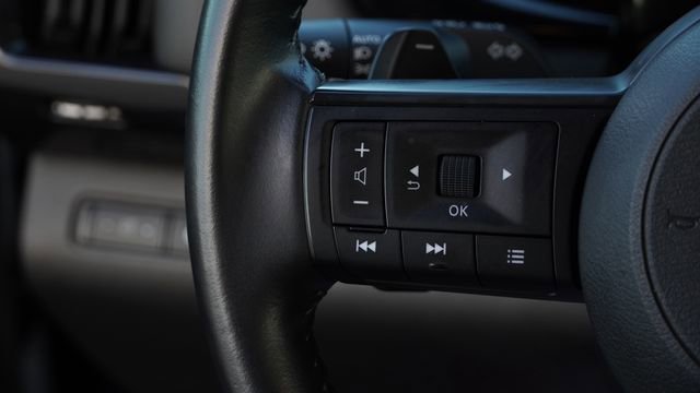Used 2024 Nissan Pathfinder SV image 31