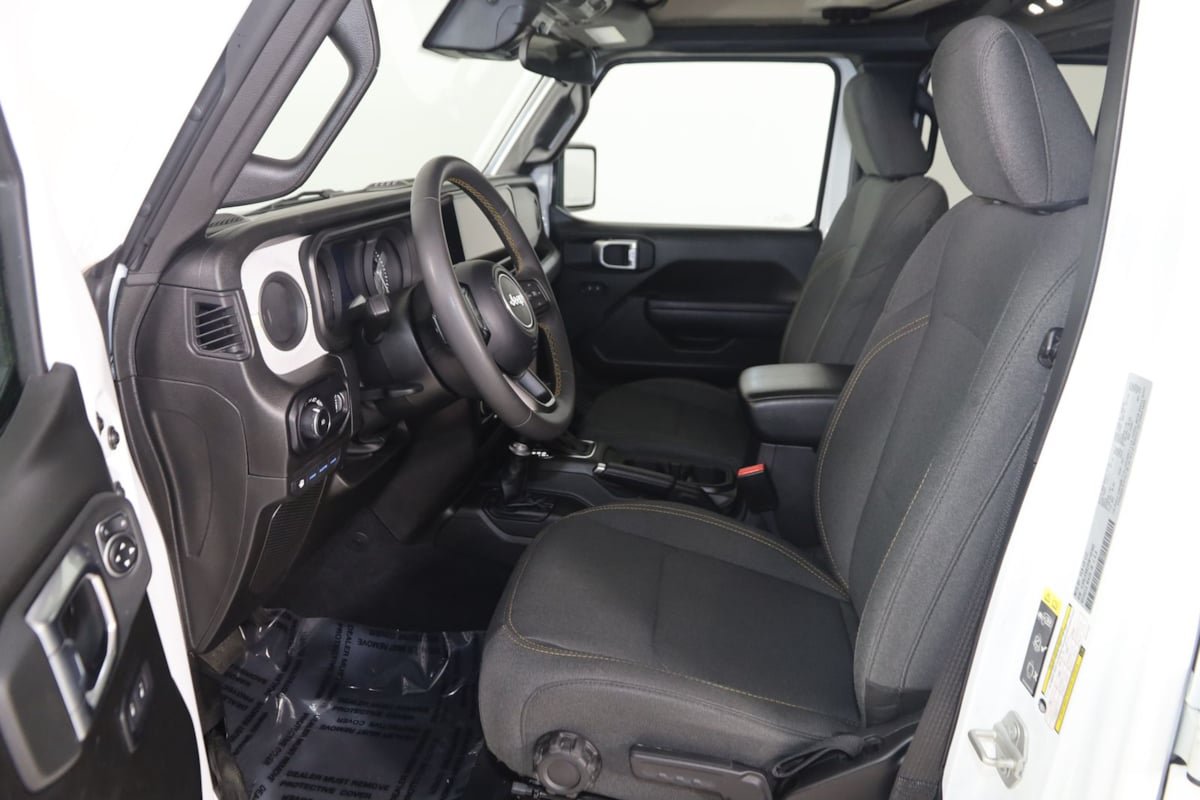 Used 2024 Jeep Wrangler Unlimited w/ Convenience Group AWD/4WD image 12