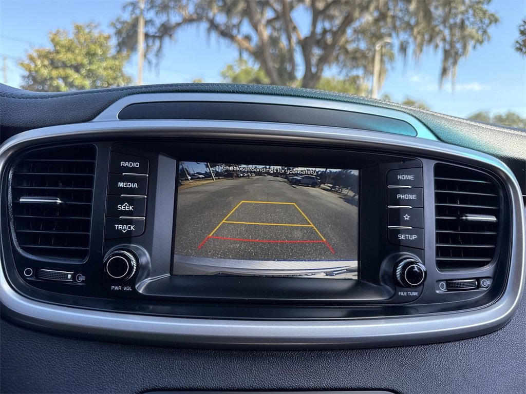 Used 2020 Kia Sorento LX image 22
