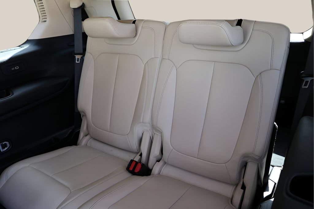 Used 2021 Jeep Grand Cherokee L Limited RWD image 16