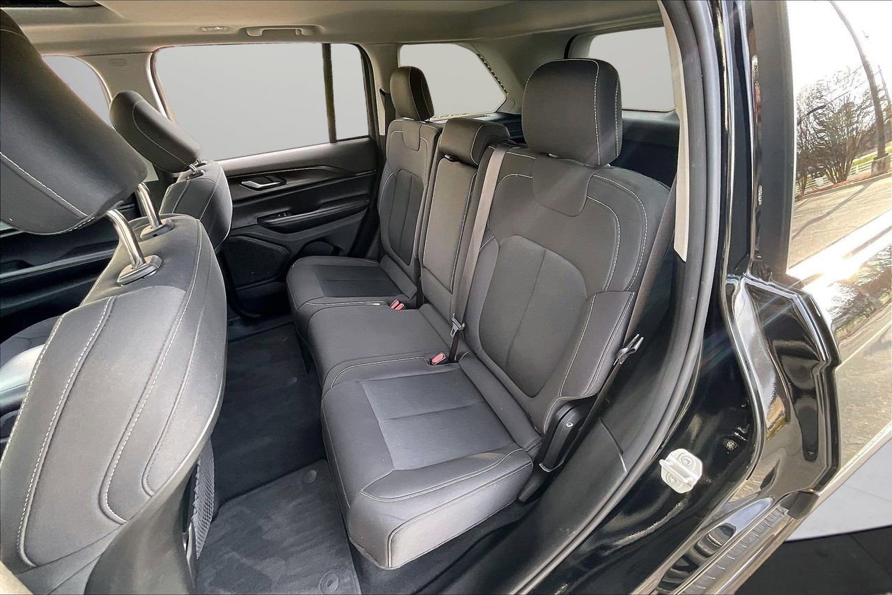 Certified 2023 Jeep Grand Cherokee Laredo X image 23