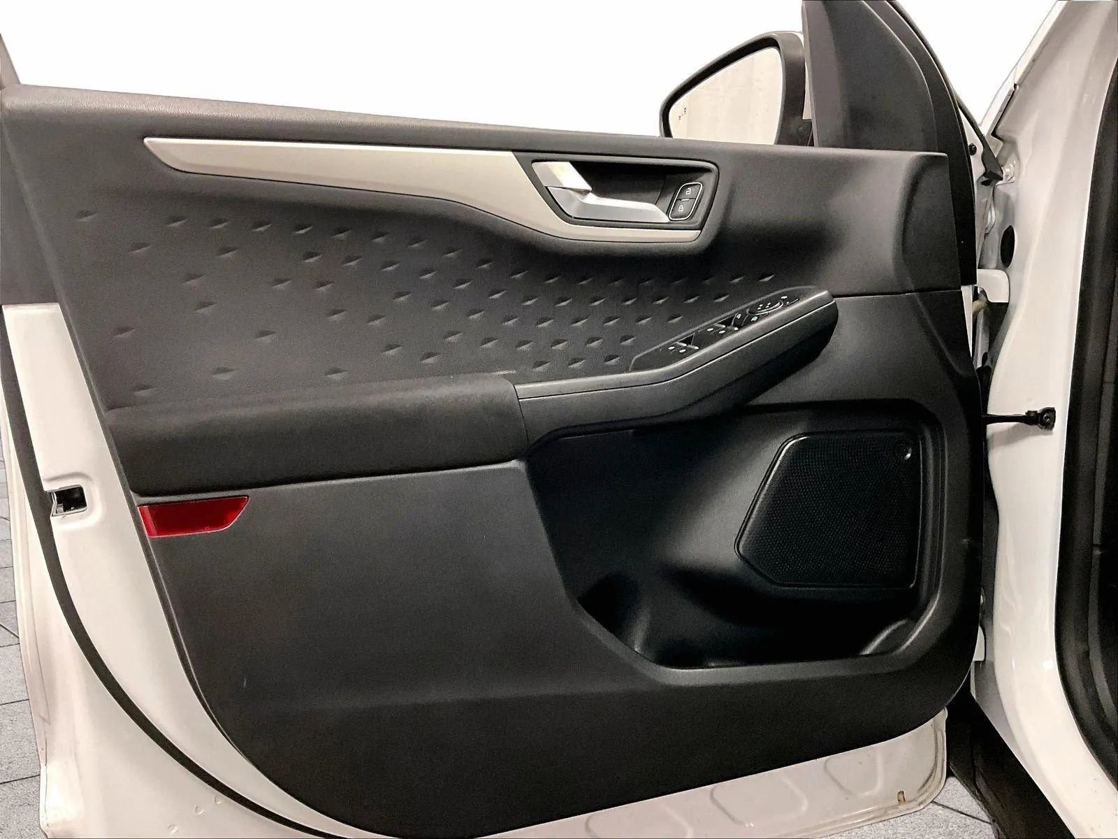 Used 2020 Ford Escape SE image 23