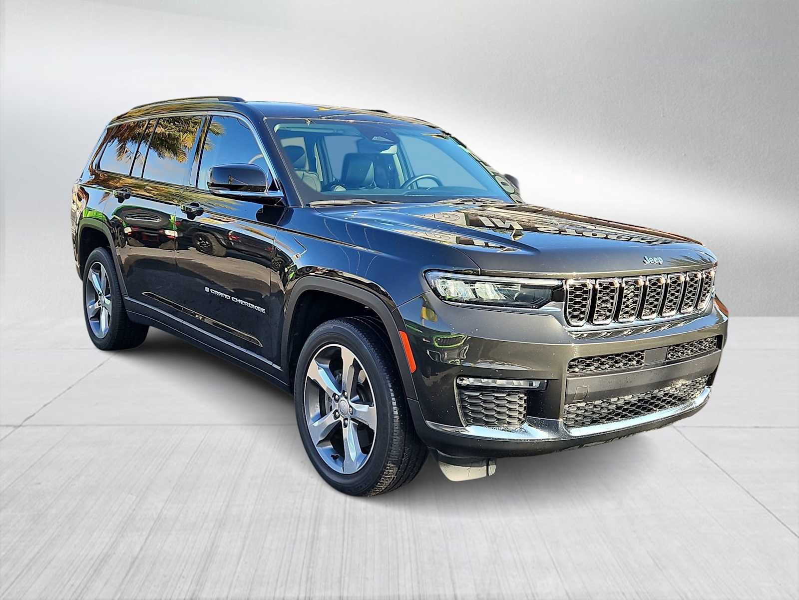 Used 2021 Jeep Grand Cherokee L Limited image 2