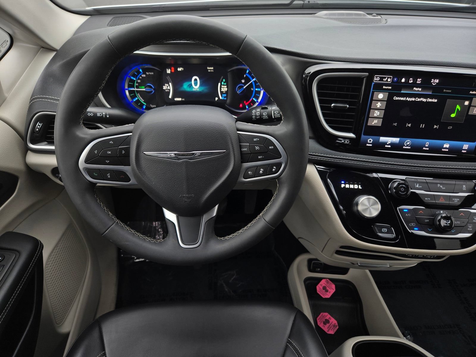 Used 2023 Chrysler Pacifica Touring-L FWD image 13