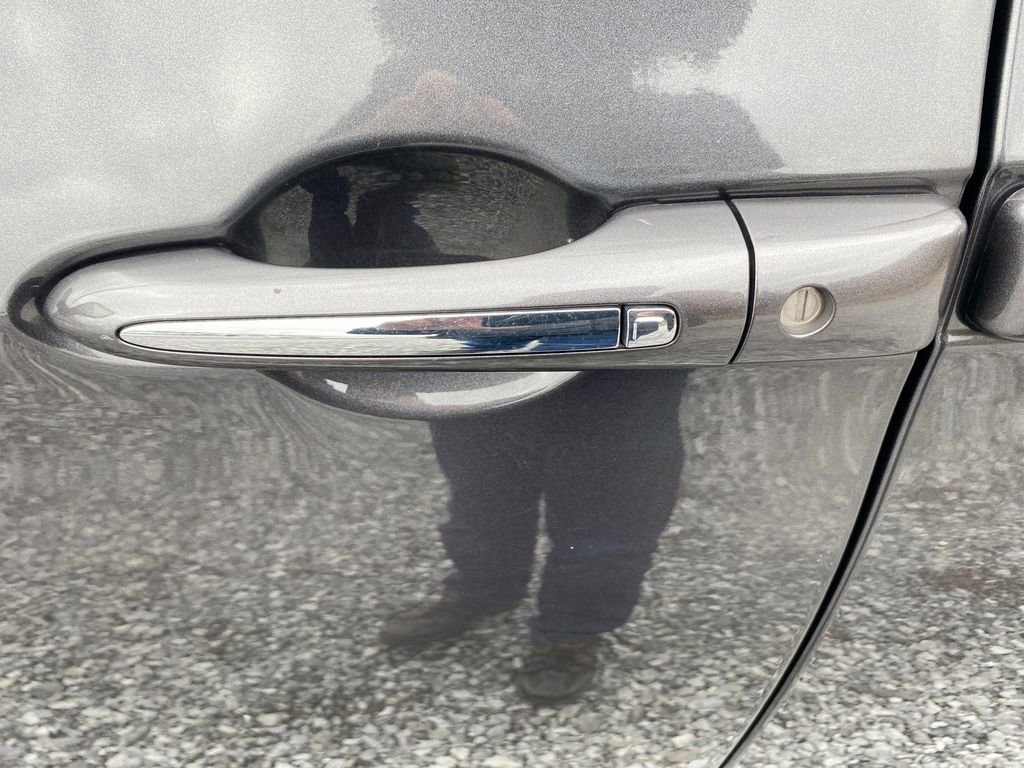 Used 2023 Chrysler Pacifica Limited w/ Trailer Tow Group image 13