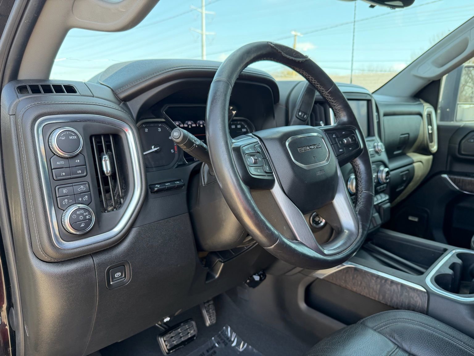 Used 2022 GMC Sierra 2500 Denali w/ Denali Black Diamond Edition image 15