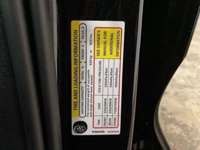 Used 2025 Volvo XC40 B5 Core image 88