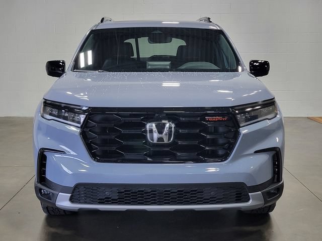 Certified 2025 Honda Pilot TrailSport image 3