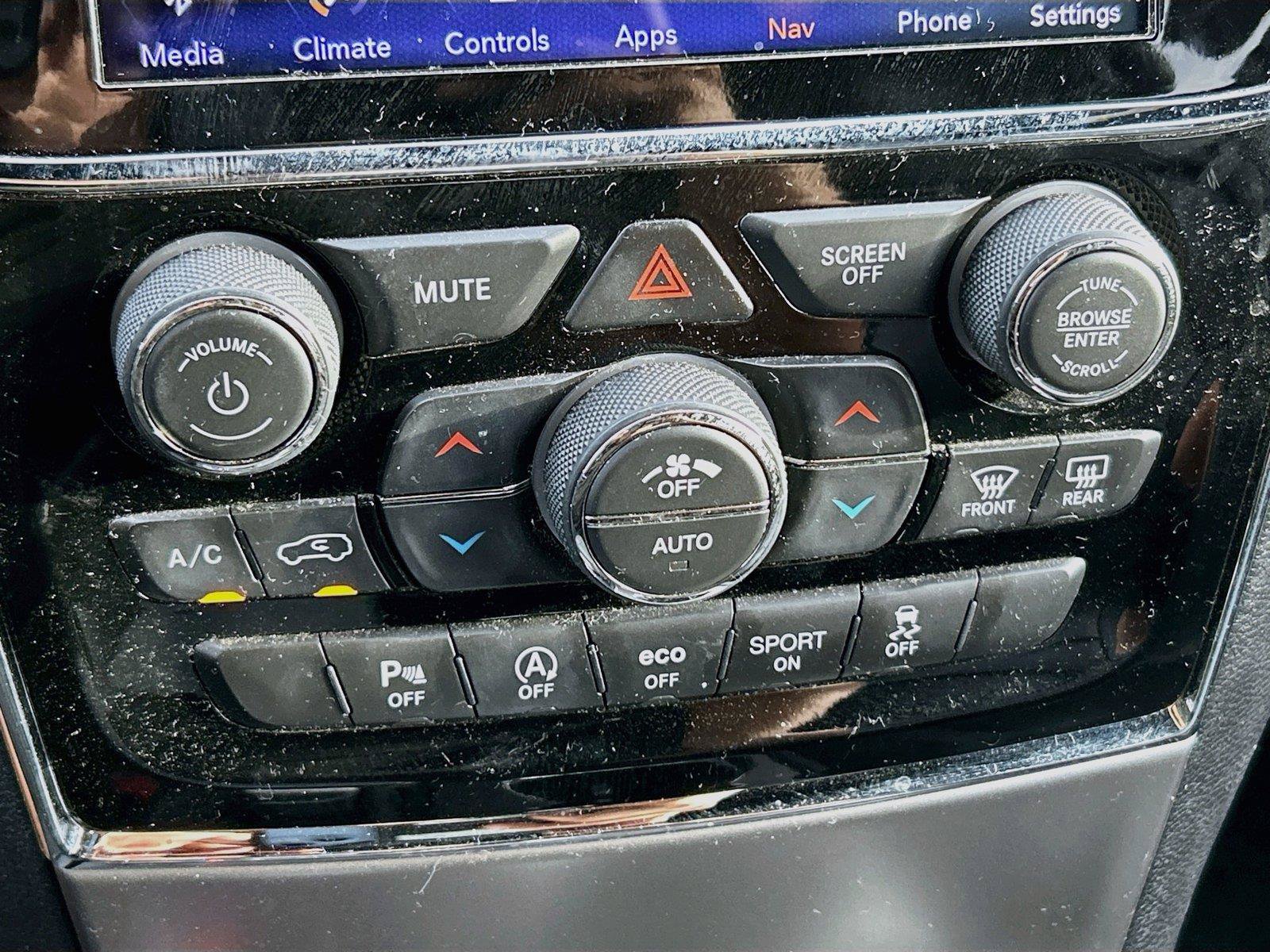 Used 2020 Jeep Grand Cherokee Limited w/ Luxury Group II RWD image 33