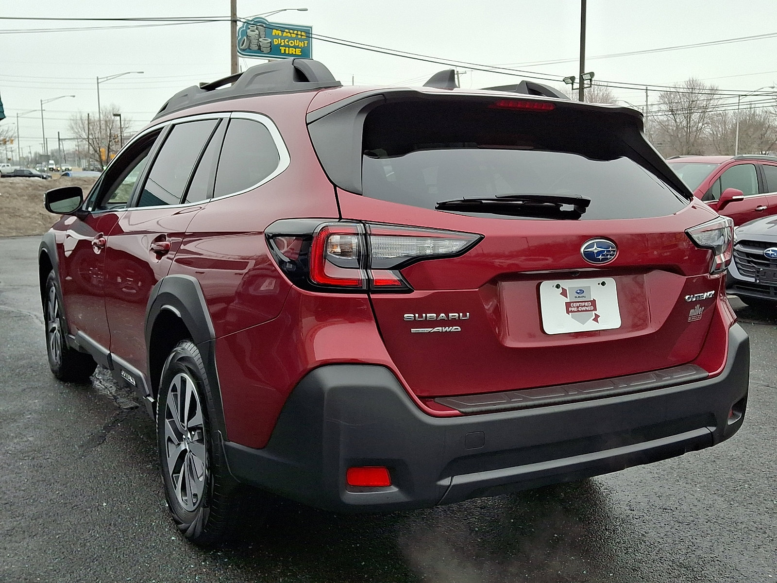 Certified 2025 Subaru Outback Premium image 4