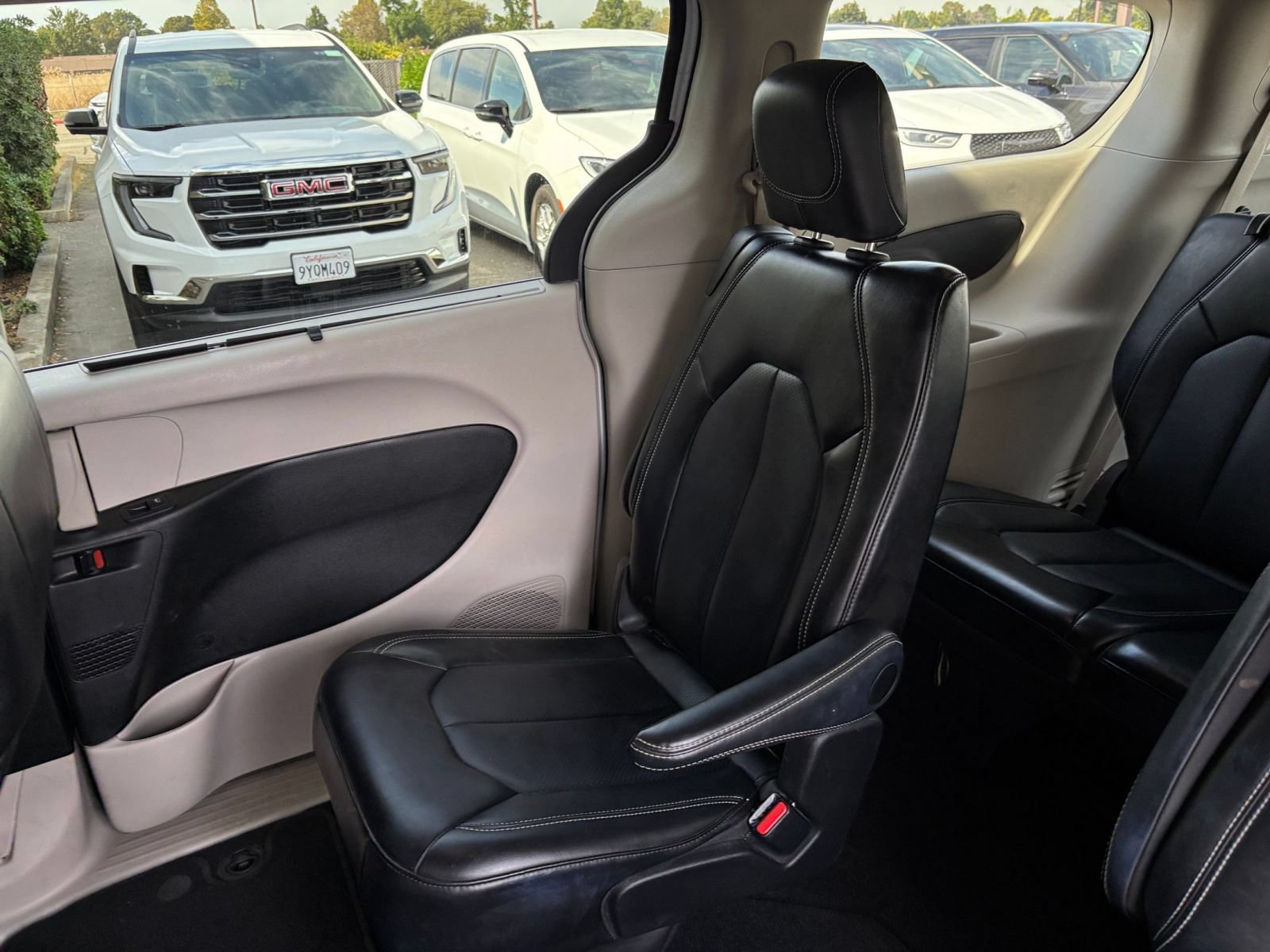 Used 2024 Chrysler Pacifica Touring-L FWD image 41