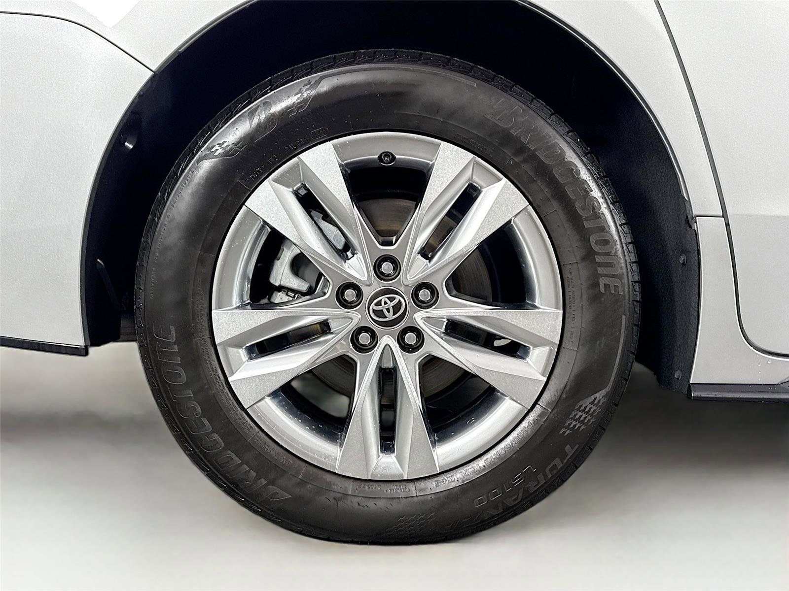 Certified 2023 Toyota Sienna Limited image 12