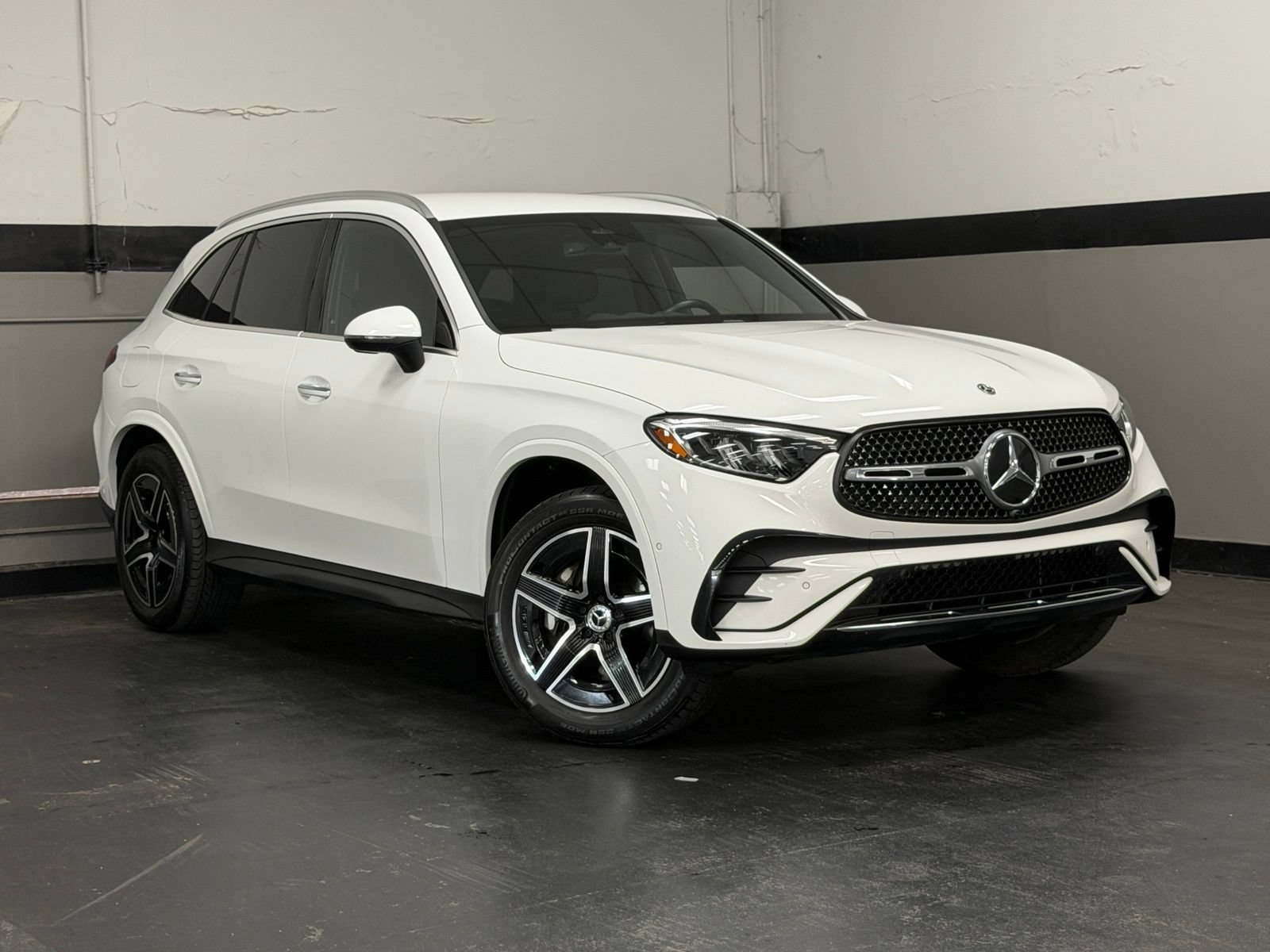 Used 2025 Mercedes-Benz GLC 350e 4MATIC image 2