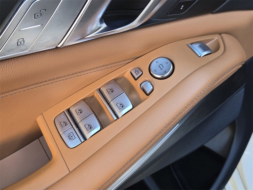 Used 2022 BMW X7 xDrive40i w/ M Sport Package image 11