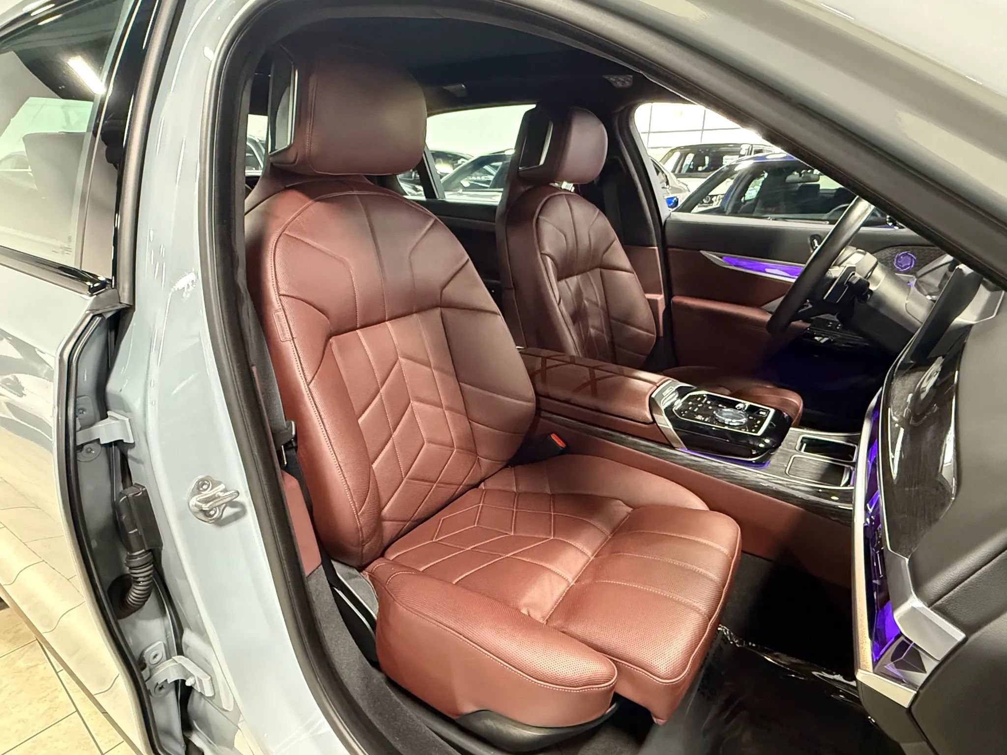 Used 2023 BMW 760i xDrive w/ Luxury Rear Seating Package image 7