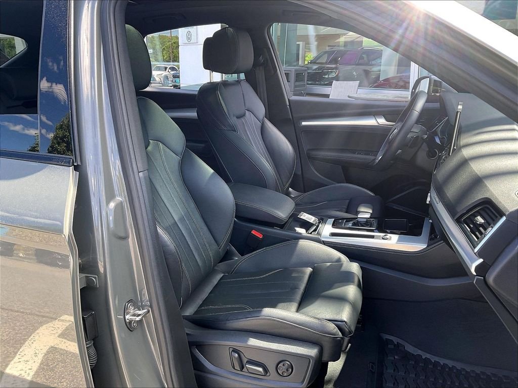 Used 2024 Audi Q5 2.0T Premium Plus w/ Premium Plus Package AWD/4WD image 11