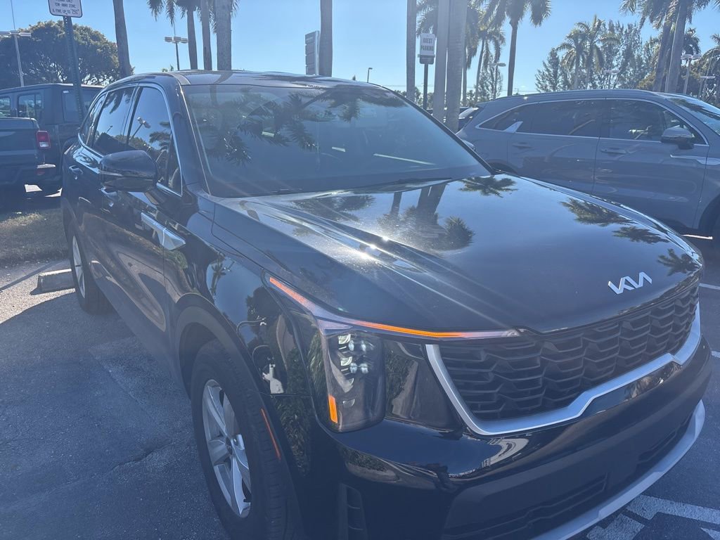 Used 2024 Kia Sorento LX image 3