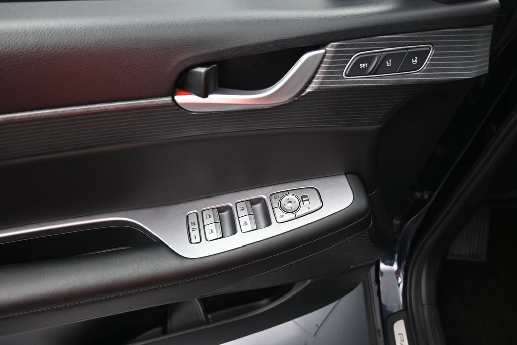 Used 2024 Hyundai Palisade Limited FWD image 11