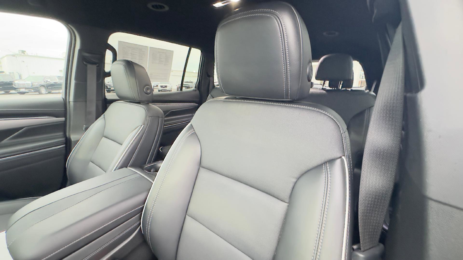 Used 2025 Buick Enclave Preferred image 18