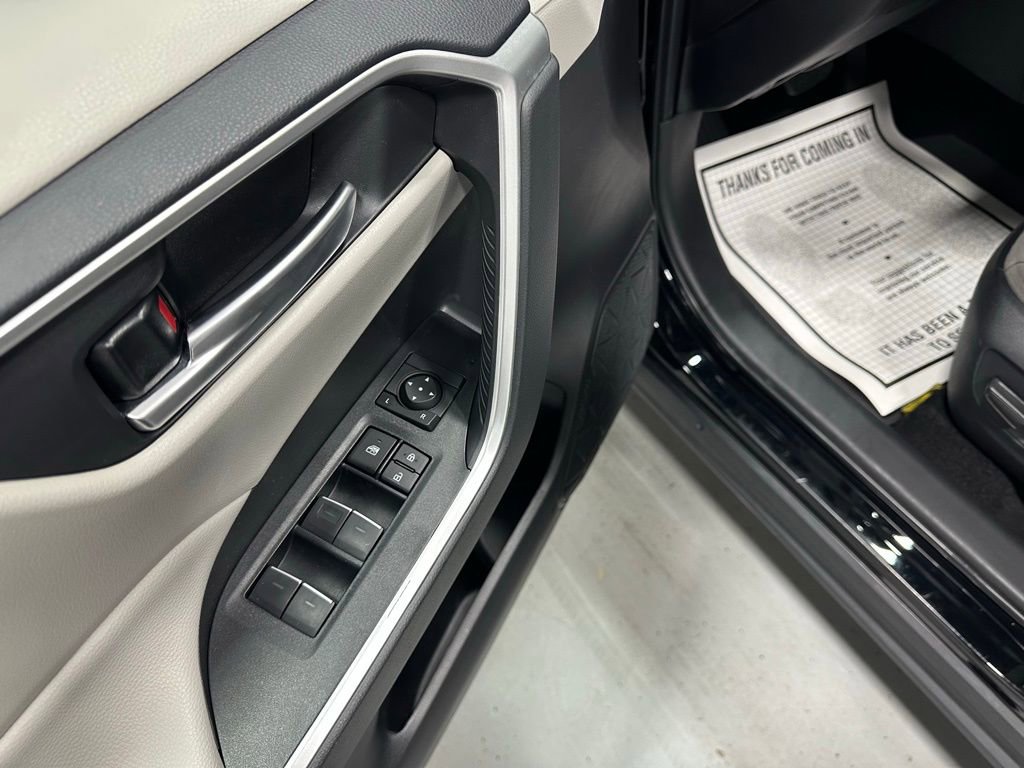 Used 2025 Toyota RAV4 XLE image 9