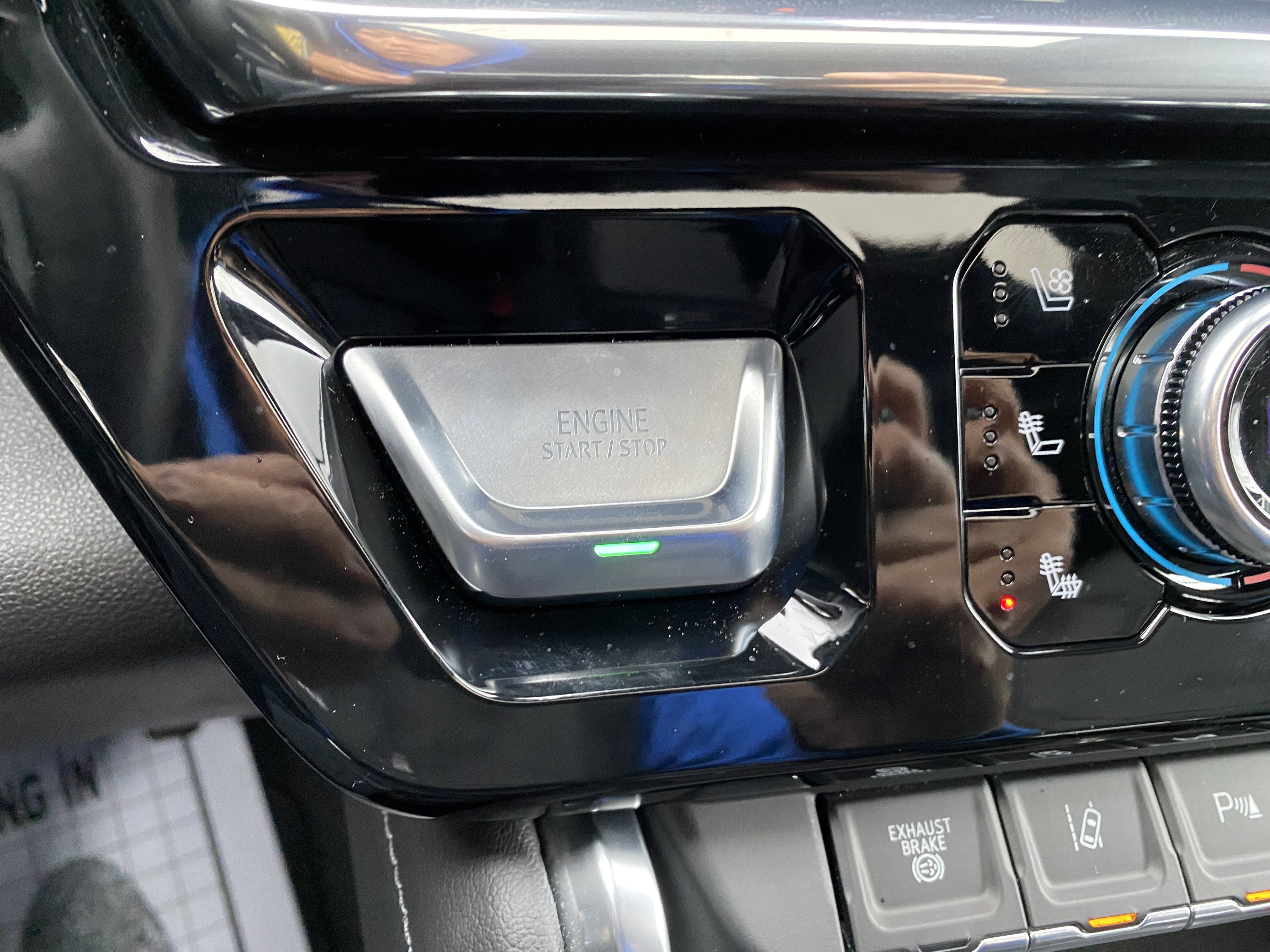 Used 2024 GMC Sierra 2500 Denali w/ Denali Reserve Package image 30