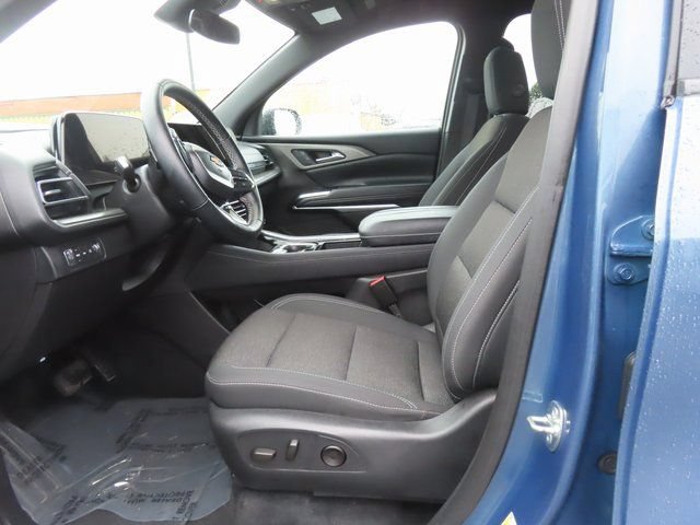 Used 2025 Chevrolet Traverse LT AWD/4WD image 13