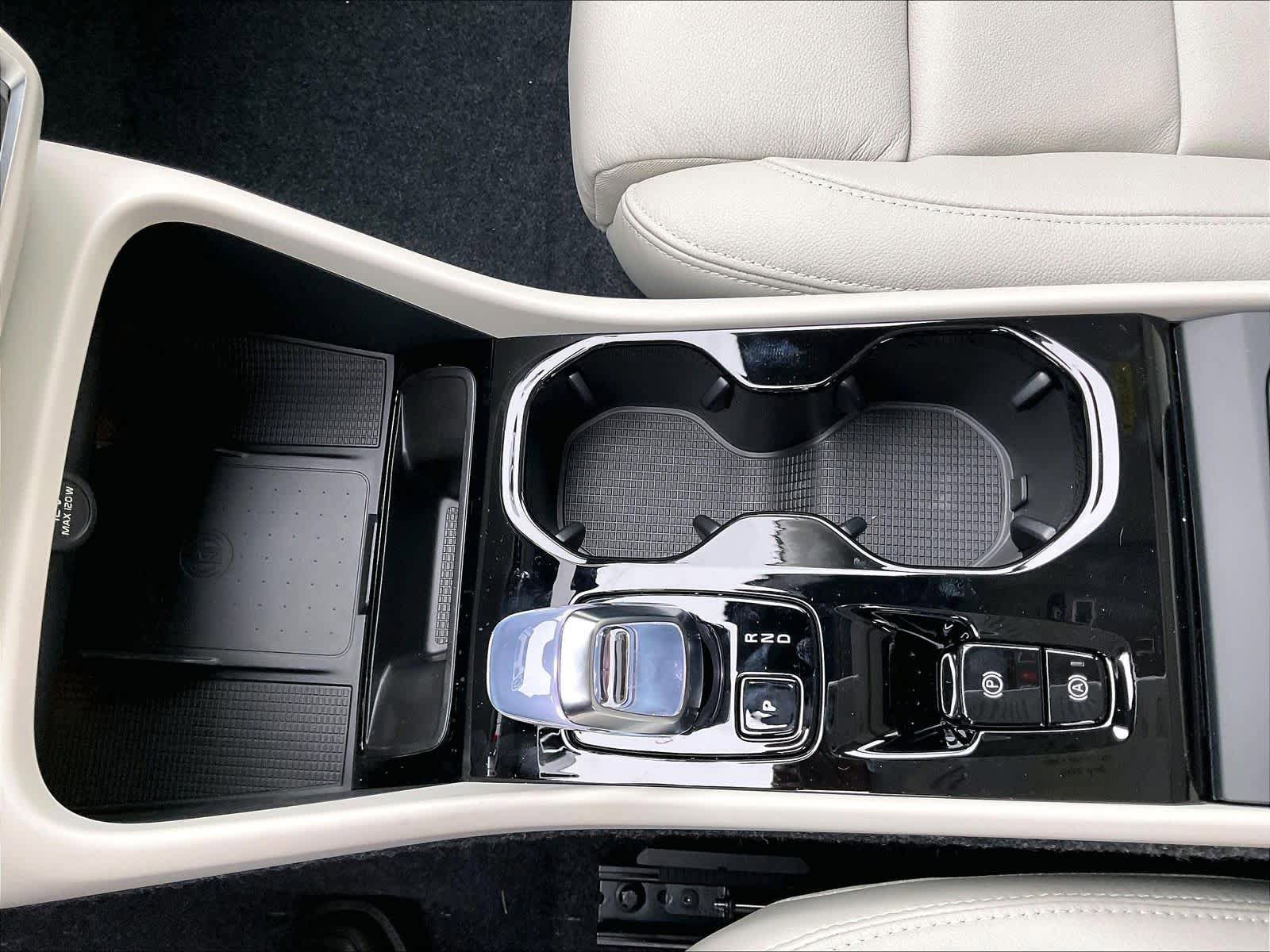 New 2026 Volvo XC40 B5 Plus w/ Protection Package Premier AWD/4WD image 10