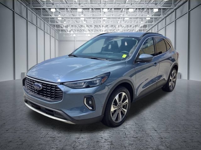 Used 2023 Ford Escape Platinum AWD/4WD image 1