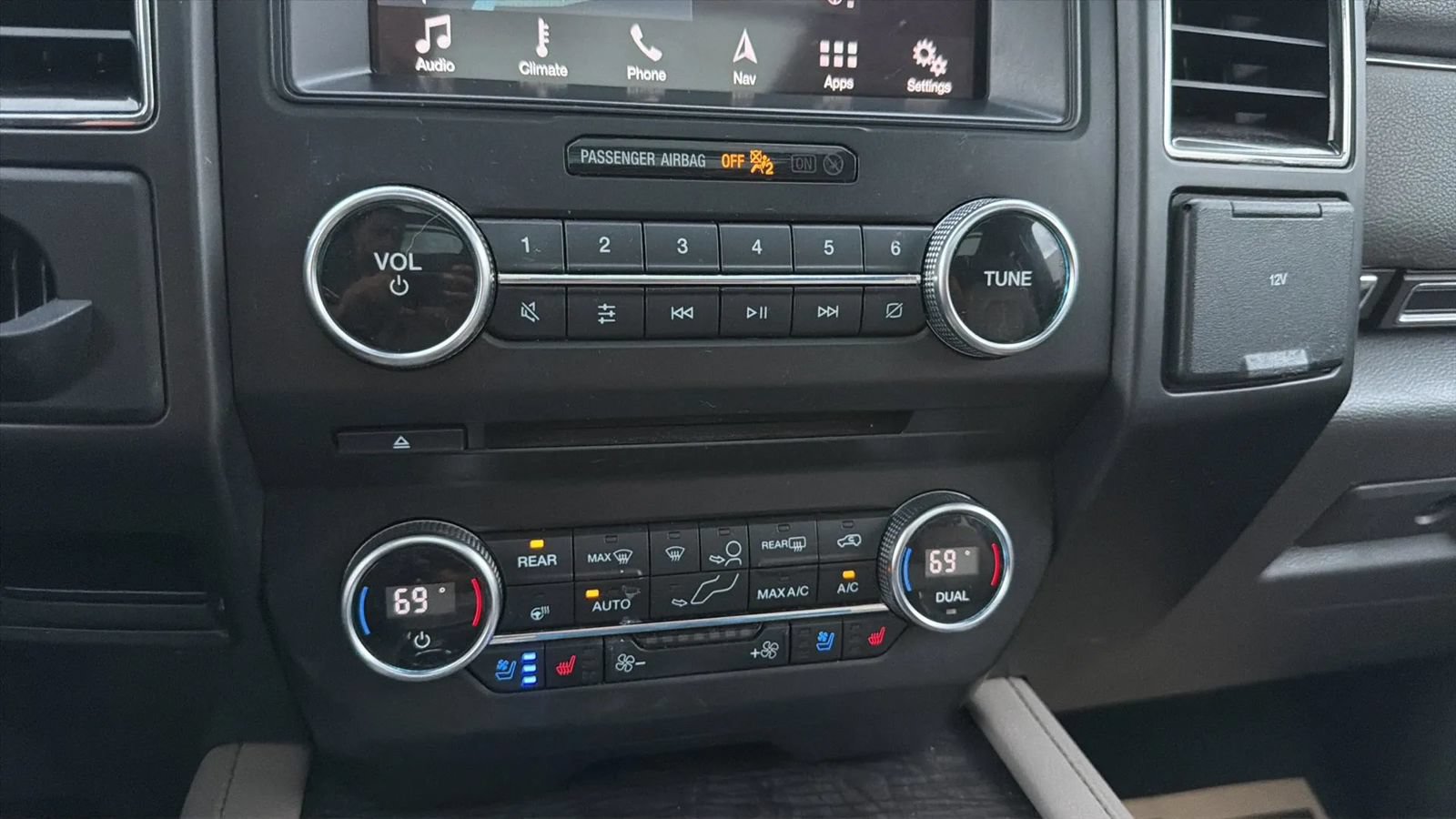 Used 2018 Ford Expedition Limited w/ Equipment Group 301A AWD/4WD image 28