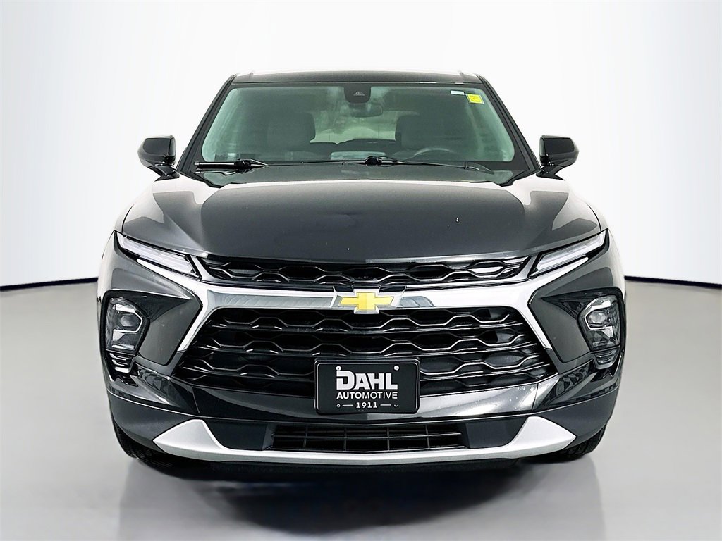 Used 2025 Chevrolet Blazer LT image 2