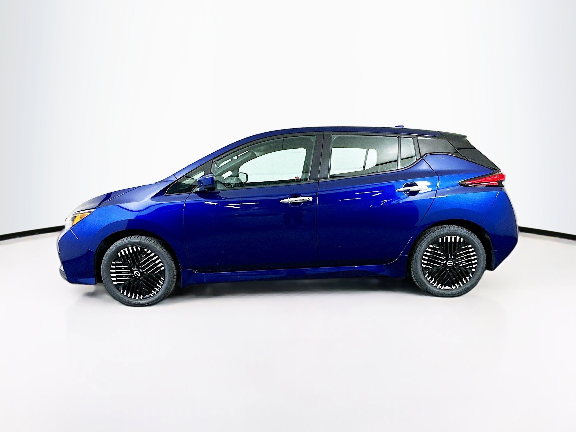 Used 2025 Nissan Leaf SV Plus FWD image 4