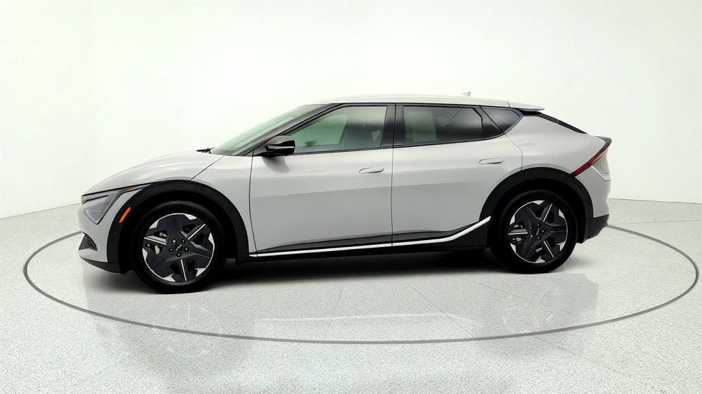 Used 2025 Kia EV6 Light w/ Light LR Technology Package RWD image 8