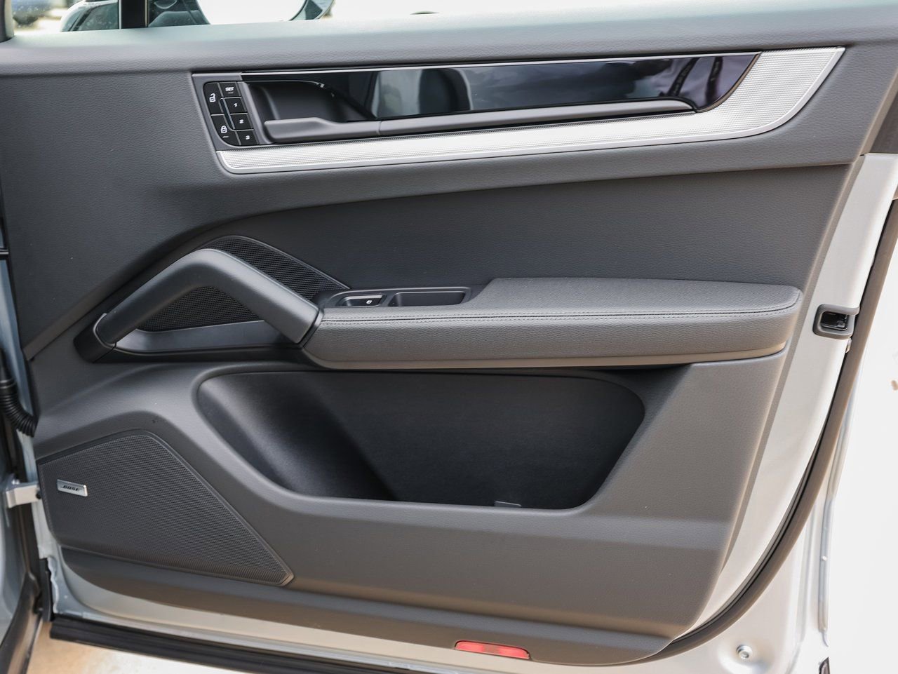 Certified 2026 Porsche Cayenne Coupe image 26