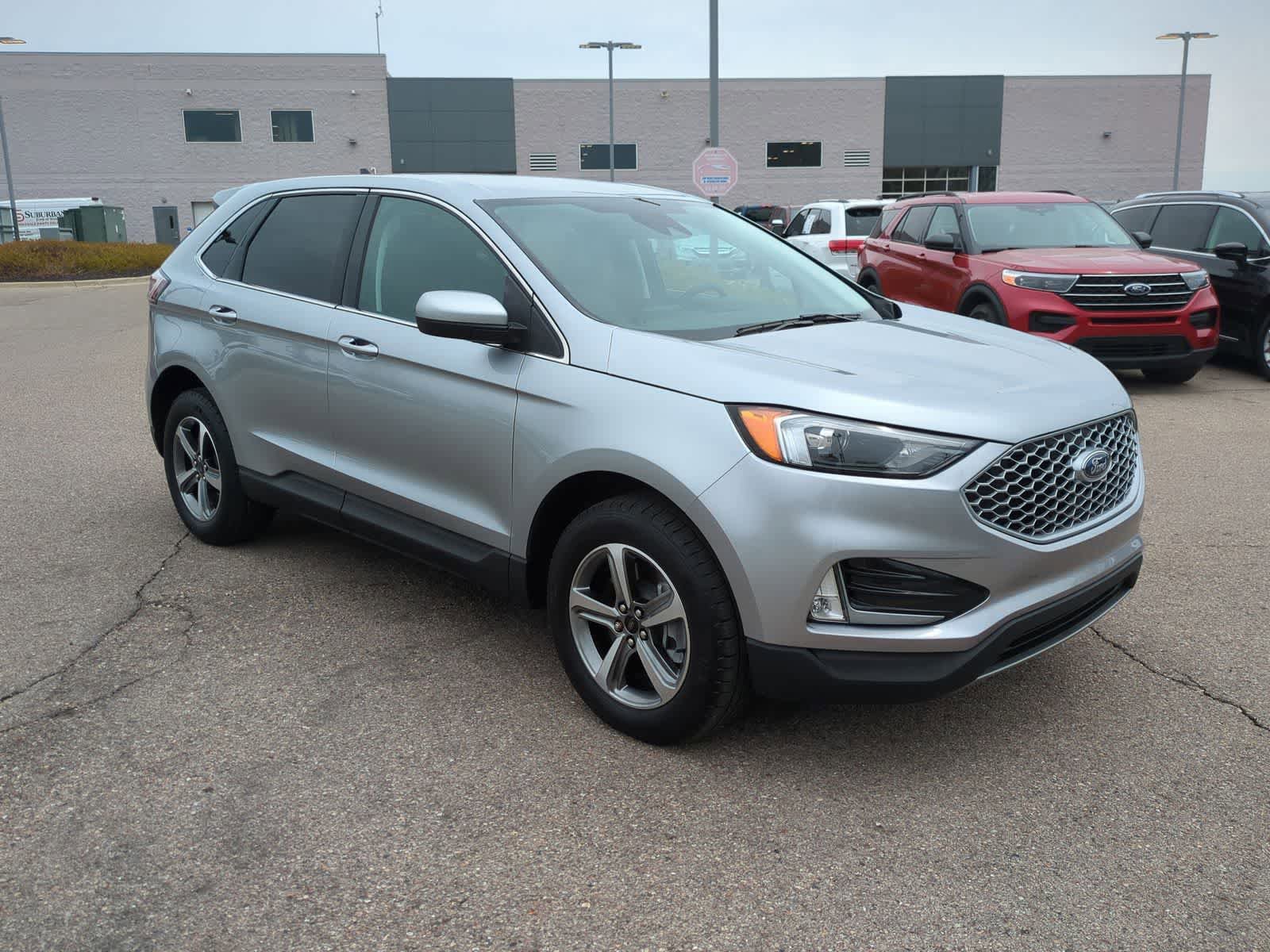 Used 2023 Ford Edge SEL w/ Convenience Package AWD/4WD image 2
