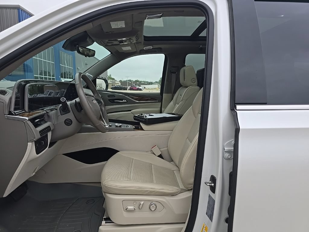 Used 2021 Cadillac Escalade ESV Premium Luxury Platinum AWD/4WD image 15