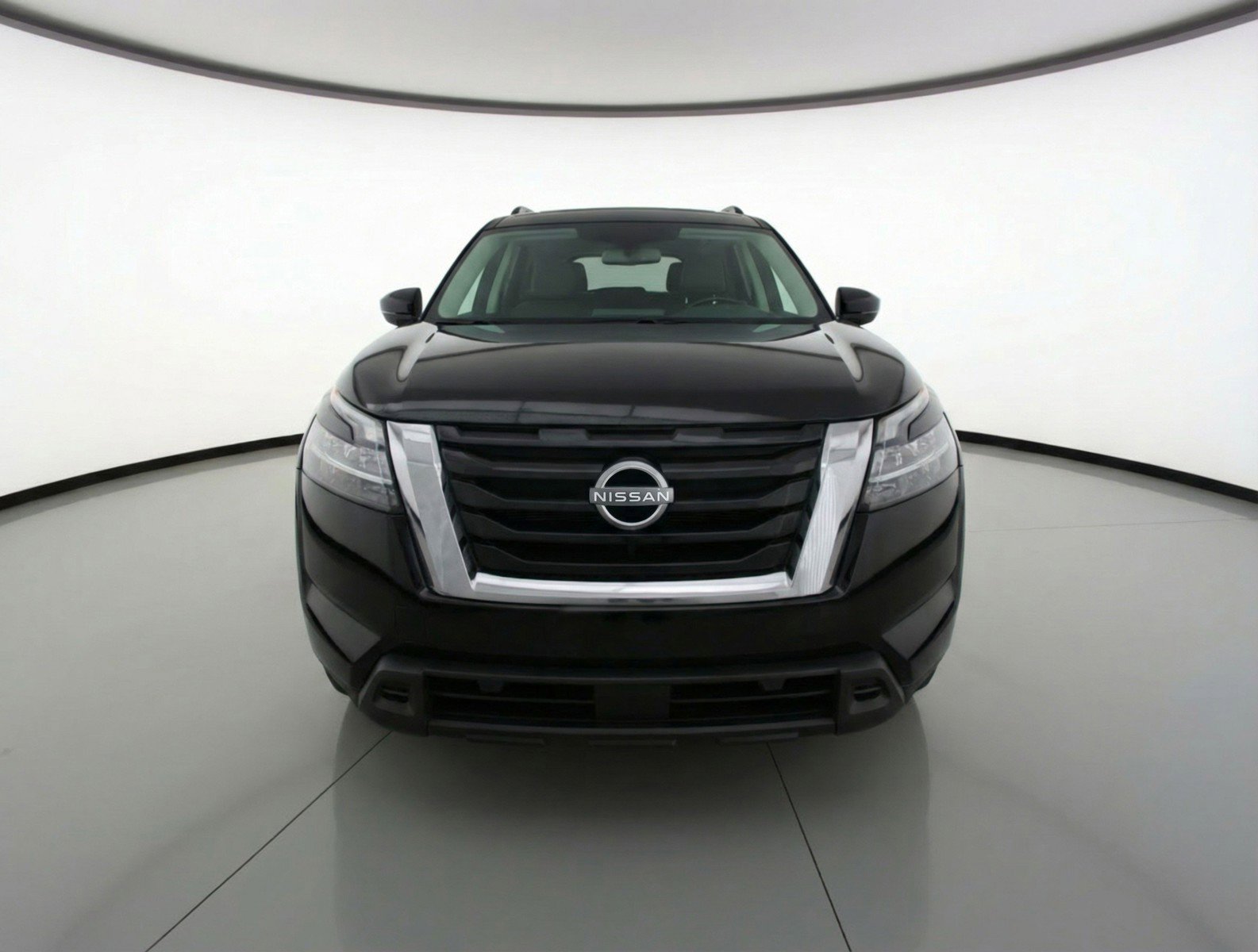 Used 2025 Nissan Pathfinder SV image 2