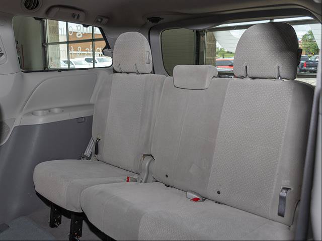 Used 2011 Toyota Sienna LE w/ Towing Pkg AWD/4WD image 16