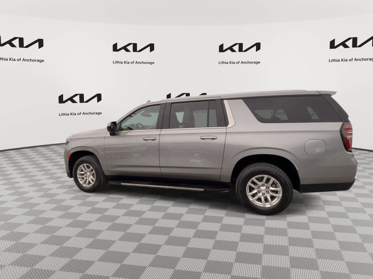 Used 2023 Chevrolet Suburban LT AWD/4WD image 5