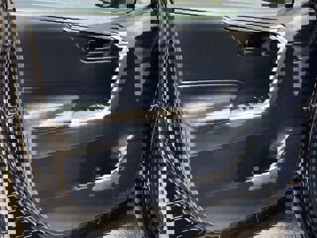 Used 2019 Toyota RAV4 LE AWD/4WD image 24