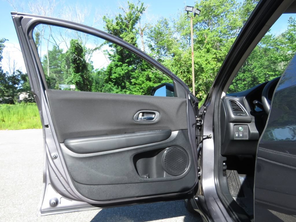 Used 2018 Honda HR-V LX image 9