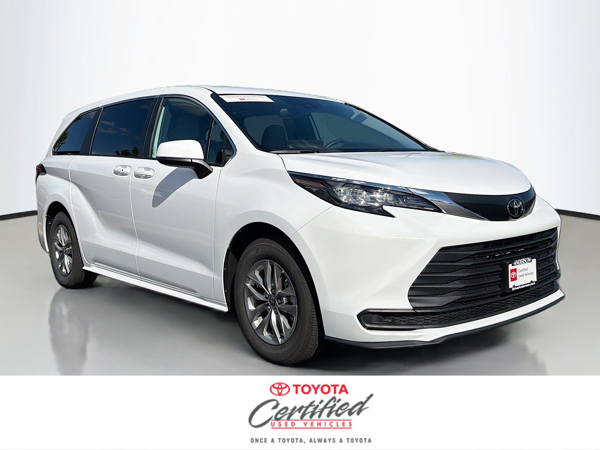 Certified 2026 Toyota Sienna LE FWD image 1