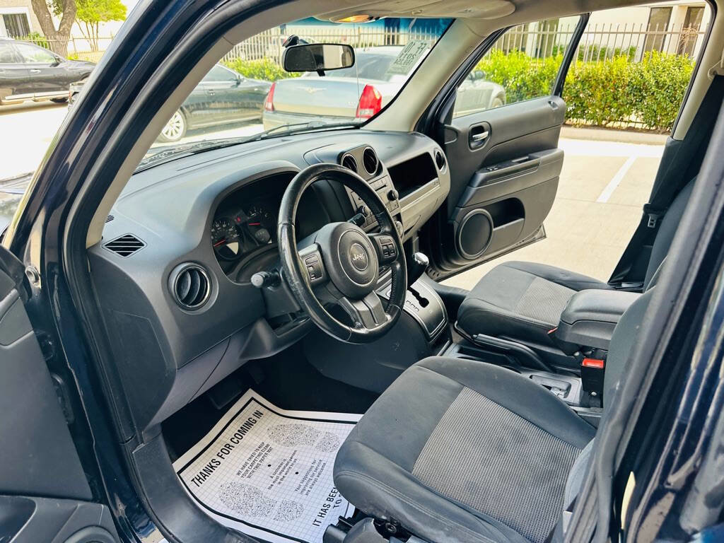 Used 2011 Jeep Patriot Latitude AWD/4WD image 13