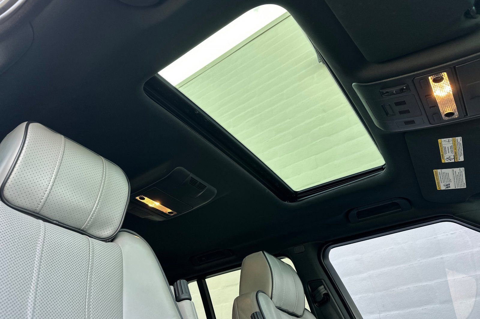 Used 2011 Land Rover Range Rover Supercharged AWD/4WD image 20