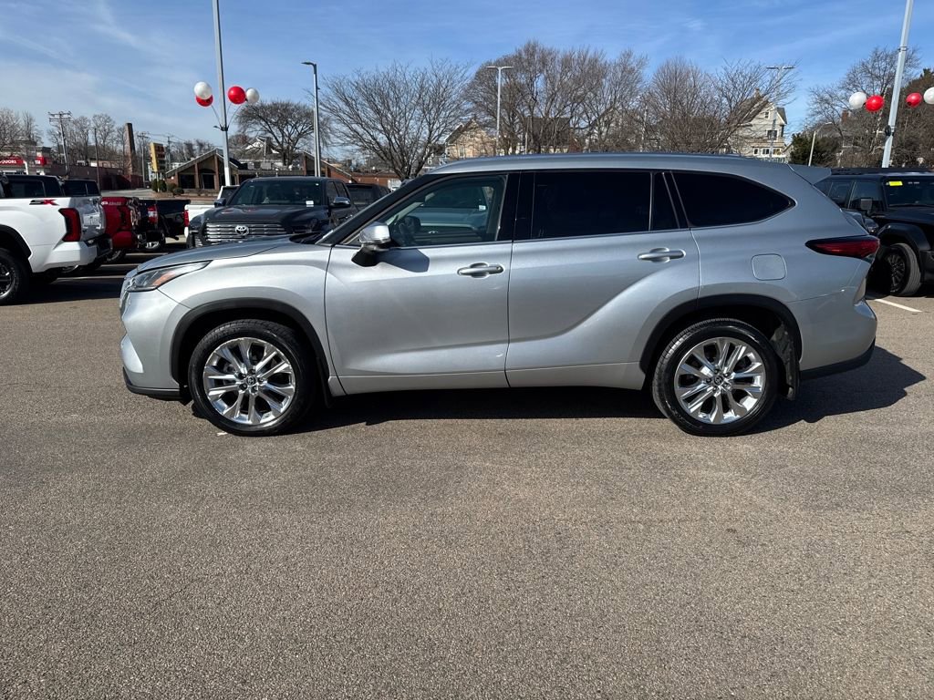Used 2021 Toyota Highlander Limited AWD/4WD image 4