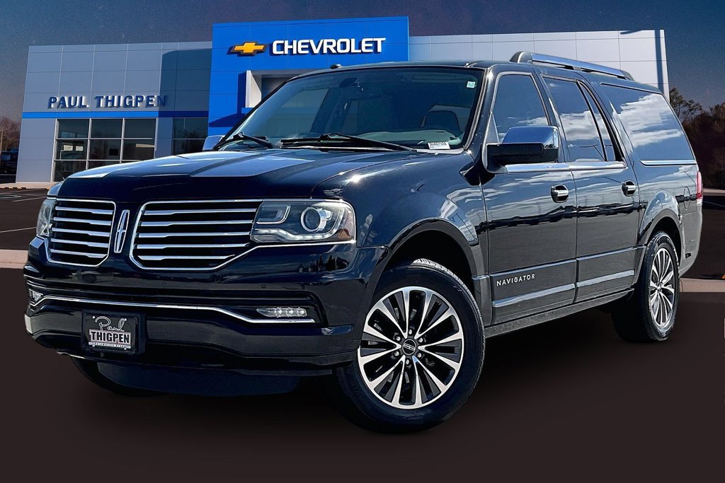 Used 2016 Lincoln Navigator L Select RWD image 4